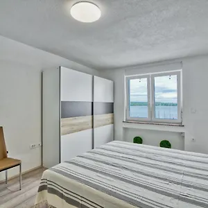 Appartement Marina With Sea View, Pula