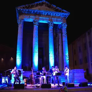 Zora Pula